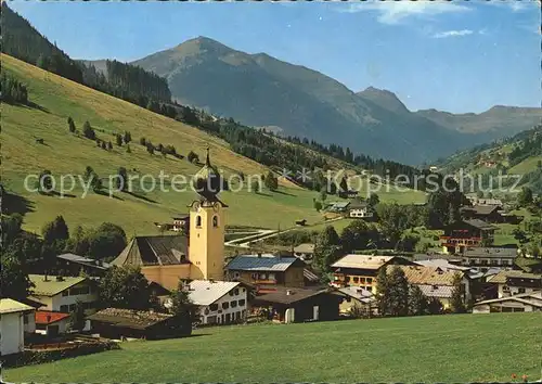 Saalbach Hinterglemm mit Kirche und Zwoelferkogel Kat. Saalbach Hinterglemm