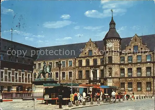 Duesseldorf Rathaus mit Jan Wellem Denkmal Kat. Duesseldorf