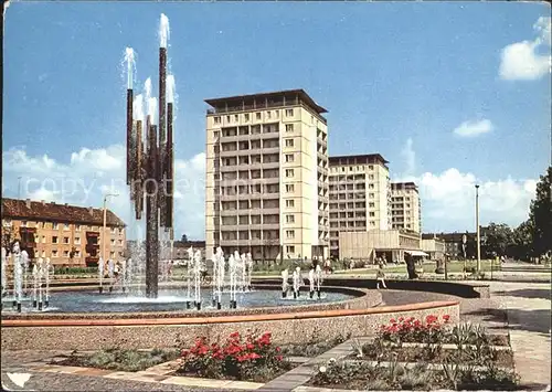 Halle Saale Chemiebrunnen und Hochhaeuser in der Leninallee Kat. Halle