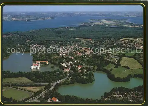 Gluecksburg Ostseebad mit Schloss Fliegeraufnahme Kat. Gluecksburg (Ostsee)