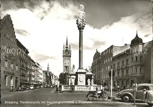 Straubing Theresienplatz mit Dreifaltigkeitssaeule und Stadtturm Kat. Straubing