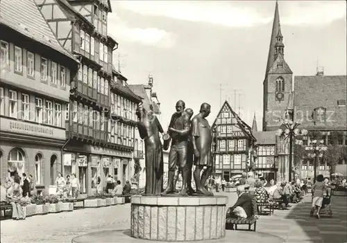 Quedlinburg Marktplatz mit Muenzenberger Musikanten Skulpturen Kat. Quedlinburg