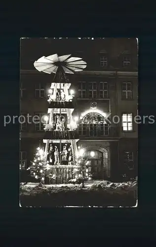 Ehrenfriedersdorf Erzgebirge Pyramide vor dem Kulturzentrum bei Nacht Kat. Ehrenfriedersdorf