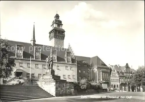 Zeitz Rathaus mit Denkmal der OdF Kat. Zeitz