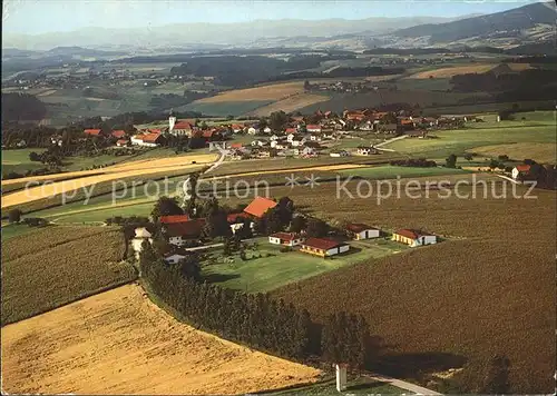 Kellberg Ferienidyll Maxhoehe Gut Wolfersdorf Fliegeraufnahme Kat. Thyrnau