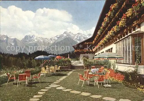 Sonthofen Oberallgaeu Allgaeuer Berghof mit Alpe Eck Hoernergebiet Alpenpanorama Kat. Sonthofen