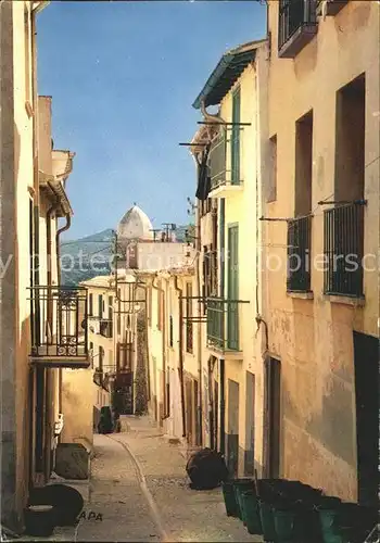 Collioure Vieille rue pittoresque Clocher de l Eglise Monument historique XVII siecle Kat. Collioure