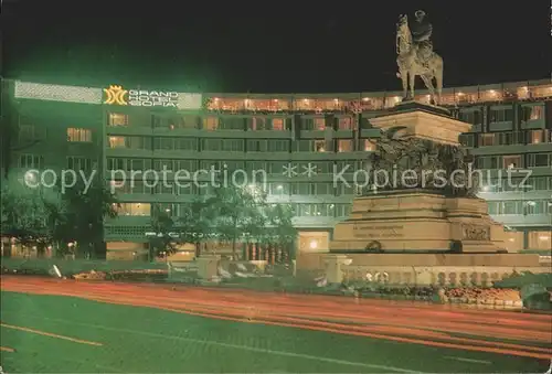 Sofia Sophia Denkmal der Brueder Befreier und Grand Hotel Sofia / Sofia /