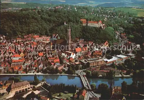 Landshut Isar mit Martinskirche und Burg Trausnitz Fliegeraufnahme Kat. Landshut