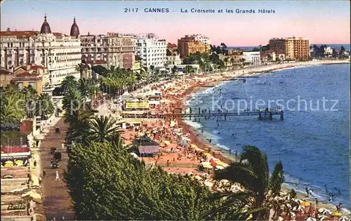Cannes Alpes Maritimes Promenade de la Croisette et les Grands Hotels Plage Kat. Cannes