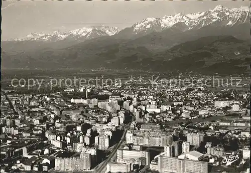 Grenoble Nouveaux Boulevards et Chaine de Belledonne Alpes Francaises vue aerienne Kat. Grenoble