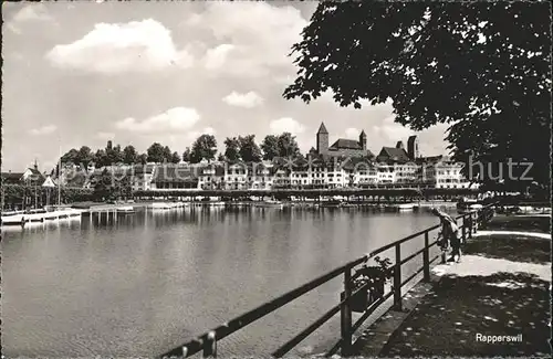 Rapperswil SG Uferpromenade Hafen Zuerichsee Blick zum Schloss Kat. Rapperswil SG
