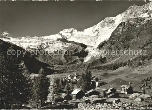 Saas Fee Ortsansicht mit Allalin Alphubel Taeschhorn Dom Walliser Alpen Kat. Saas Fee
