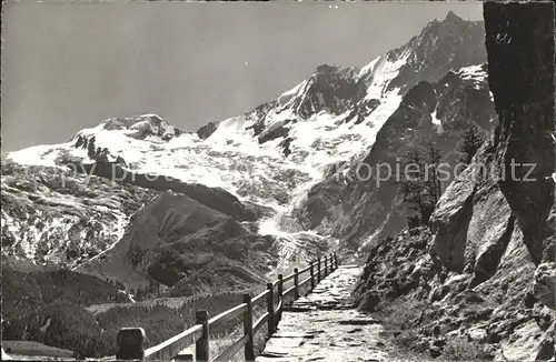 Saas Fee Kapellenweg mit Alphubel Taeschhorn Dom Walliser Alpen Kat. Saas Fee