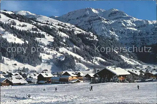 Lenk Simmental Wintersportort mit Wildstrubel Berner Alpen Skifahrer Kat. Lenk Simmental