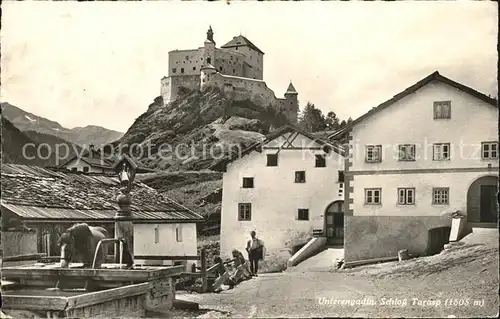 Tarasp Dorfpartie mit Schloss Brunnen Pferd Kat. Tarasp