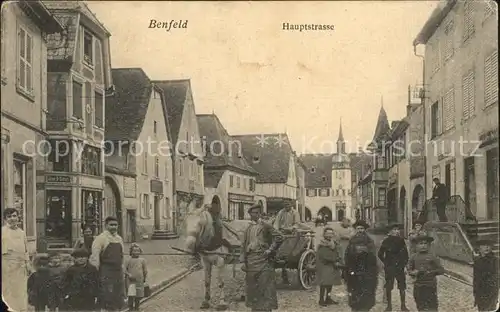 Benfeld  Bas-Rhin Hauptstrasse Pferdekutsche / Benfeld /Arrond. de Selestat-Erstein