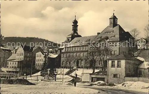 Klingenthal Vogtland Markt mit Rathaus und Kirche Kat. Klingenthal Sachsen