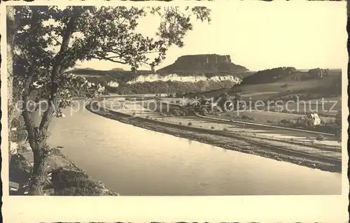 Koenigstein Saechsische Schweiz Partie an der Elbe mit Blick zum Lilienstein Elbsandsteingebirge Kat. Koenigstein Saechsische Schweiz