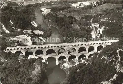 Vers Pont du Gard Le Pont du Gard Aqueduc romain Vue aerienne Kat. Vers Pont du Gard