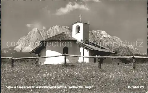 Mittenwald Karwendel Tirol Antonius Kapelle mit Wettersteinwand Kat. Schwaz