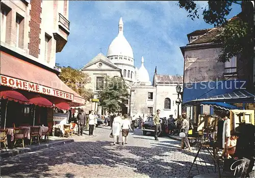 Paris Montmartre La place du Tertre Au fon le dome du Sacre Coeur Kat. Paris