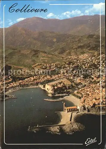 Collioure Vue aerienne generale de la ville dominee par les Alberes  Kat. Collioure