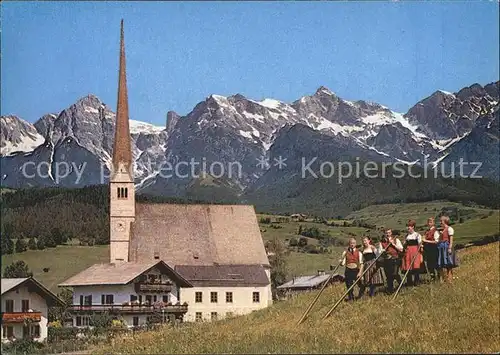 Maria Alm Steinernen Meer Alphornblaeser Kirche Kat. Maria Alm am Steinernen Meer