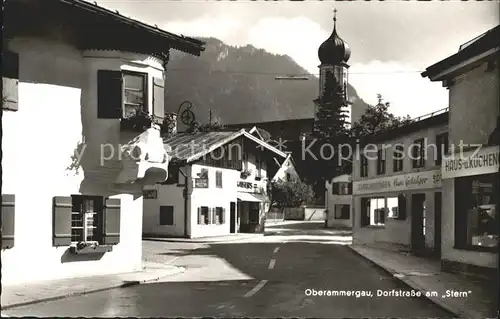 Oberammergau Dorfstrasse am Stern mit Kirche Kat. Oberammergau