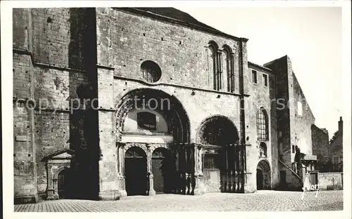 Avallon Facade et portails de l Eglise Saint Lazare Kat. Avallon
