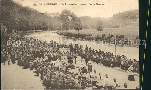 Lourdes Hautes Pyrenees La Procession venant de la Grotte Kat. Lourdes