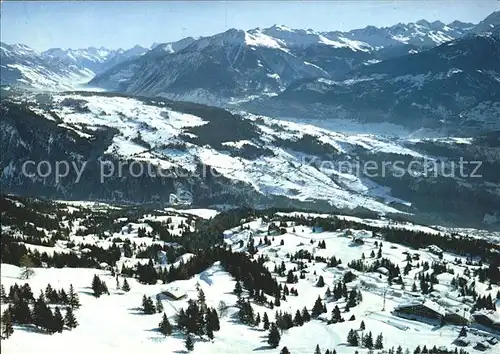 Anzere Station et champs de ski Au fond le Plateau de Lens et la Vallee du Rhone Kat. Anzere