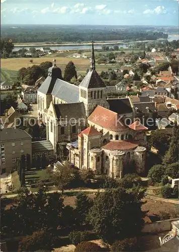 Saint Benoit sur Loire Basilique 13e siecle vue aerienne Kat. Saint Benoit sur Loire