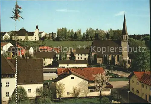 Burgkirchen Alz Kirche Maibaum  Kat. Burgkirchen a.d.Alz