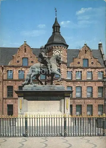 Duesseldorf Altes Rathaus mit Jan Wellem Denkmal Kat. Duesseldorf