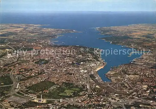 Kiel Stadt und Foerde mit Blick auf die Ostsee Landeshauptstadt Fliegeraufnahme Kat. Kiel