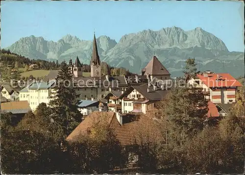 Kitzbuehel Tirol Ortsansicht mit Kirche gegen Wilden Kaiser Kaisergebirge Kat. Kitzbuehel