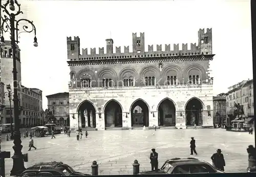 Piacenza Piazza dei Cavalli e palazzo Gotico Kat. Piacenza