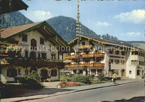 Ruhpolding Dorfplatz Marienbrunnen Maibaum Kat. Ruhpolding