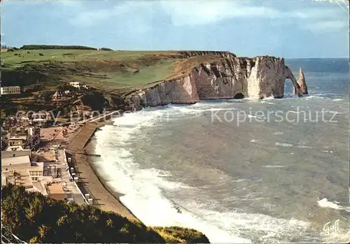 Etretat La falaise la porte d Aval et l Aiguille par tempete Kat. Etretat