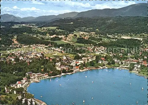 Velden Woerther See Kurort Badeort mit Dobratsch und Gerlitzen Fliegeraufnahme Kat. Velden am Woerther See