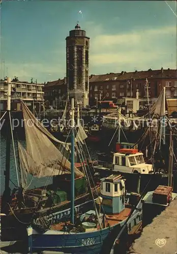 Dunkerque Place du Mynch et les bateaux de peche Kat. Dunkerque