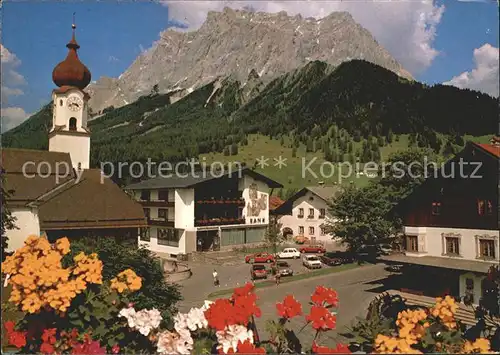 Ehrwald Tirol Kirche mit Blick zur Zugspitze / Ehrwald /