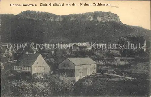 Kleingiesshuebel mit dem Kleinen Zschirnstein Tafelberg Elbsandsteingebirge Kat. Reinhardtsdorf Schoena