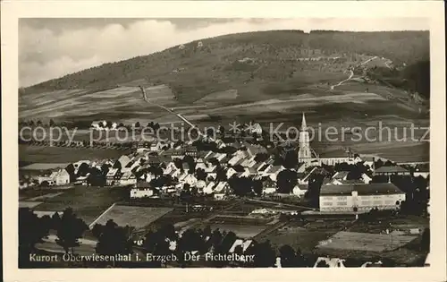 Oberwiesenthal Erzgebirge Gesamtansicht Kurort mit Fichtelberg Kat. Oberwiesenthal