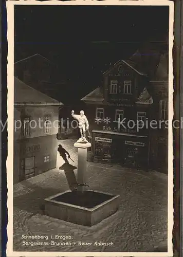 Schneeberg Erzgebirge Bergmanns Brunnen Neuer Anbruch Statue Nachtaufnahme Kat. Schneeberg