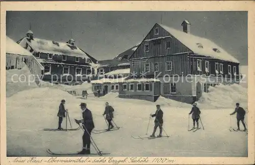 Oberwiesenthal Erzgebirge Neues Haus Winter Skilaeufer Kat. Oberwiesenthal