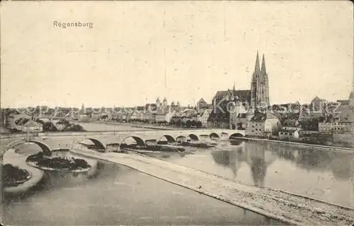 Regensburg Steinerne Bruecke mit Dom / Regensburg /Regensburg LKR