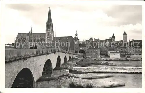 Regensburg Steinerne Bruecke mit Dom / Regensburg /Regensburg LKR