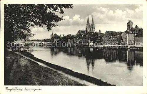 Regensburg Steinerne Bruecke mit Dom / Regensburg /Regensburg LKR